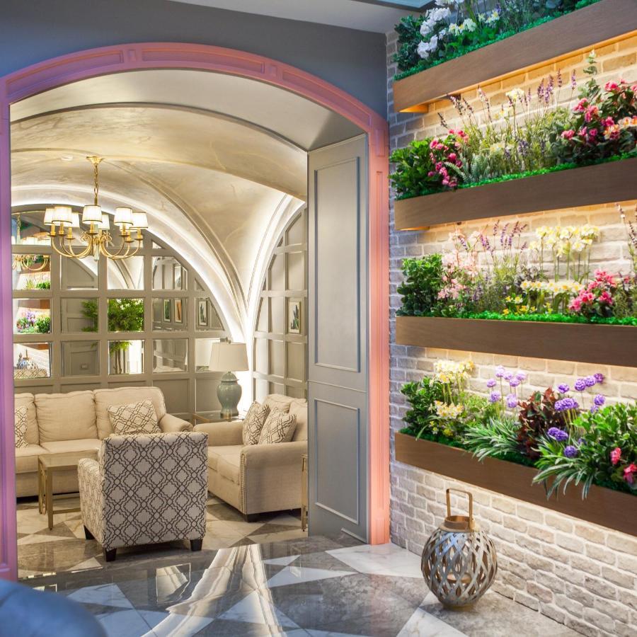 Theatrum Hotel Bakoe Buitenkant foto Vertical garden