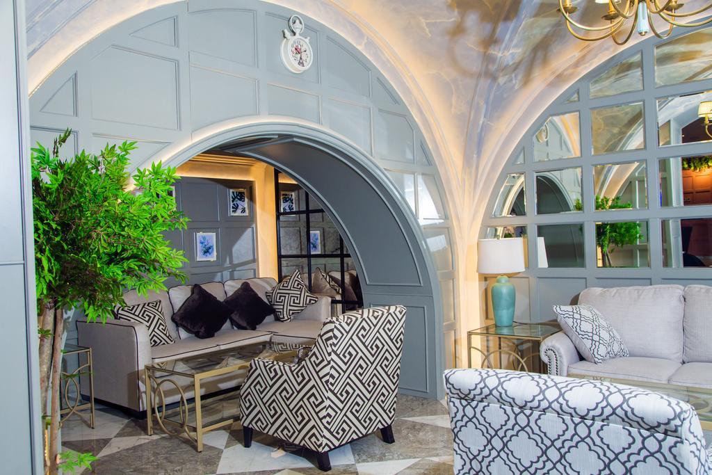 Theatrum Hotel Bakoe Buitenkant foto The interior of the hotel