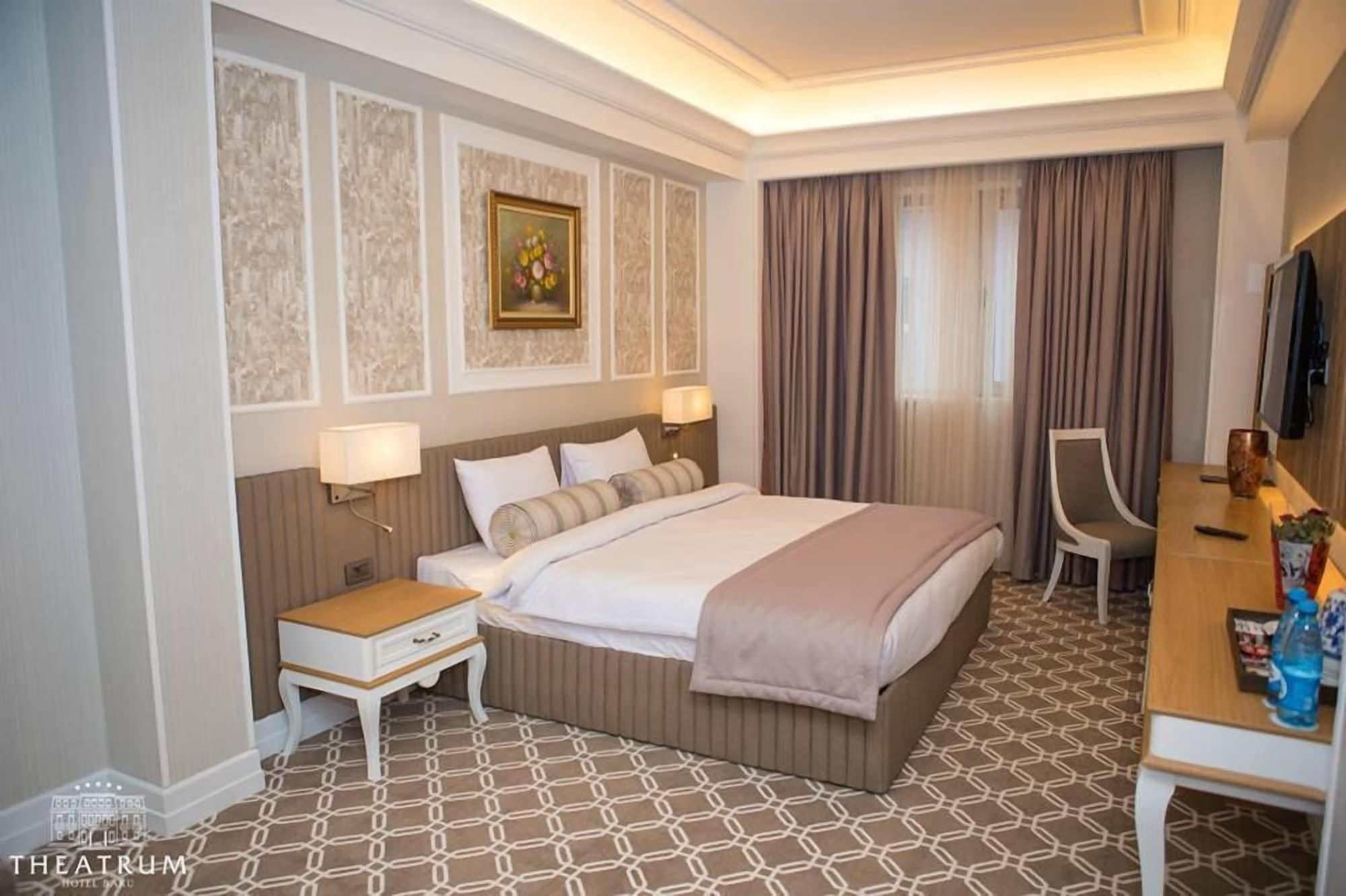 Theatrum Hotel Bakoe Buitenkant foto A bedroom at the hotel