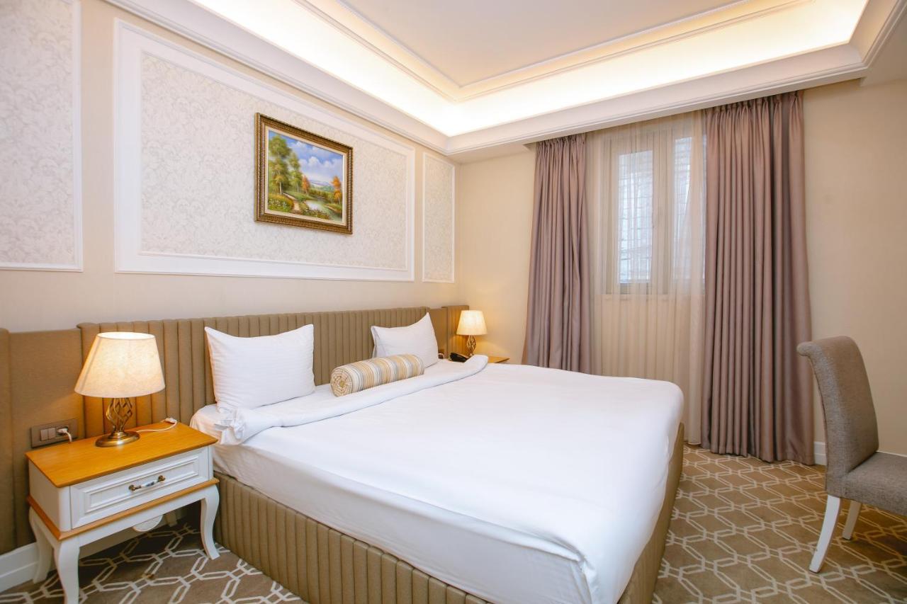 Theatrum Hotel Bakoe Buitenkant foto Deluxe room