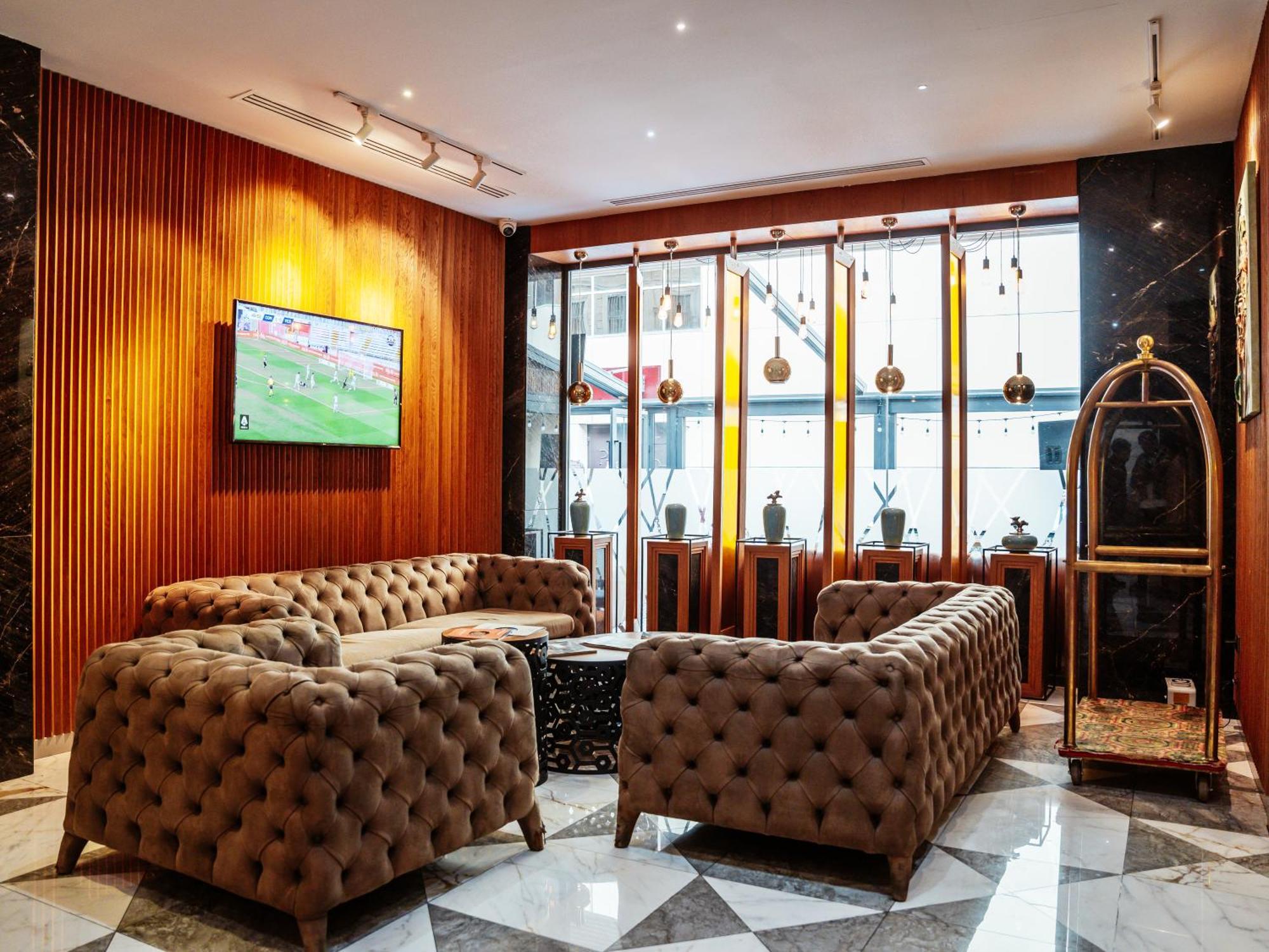Theatrum Hotel Bakoe Buitenkant foto Lobby