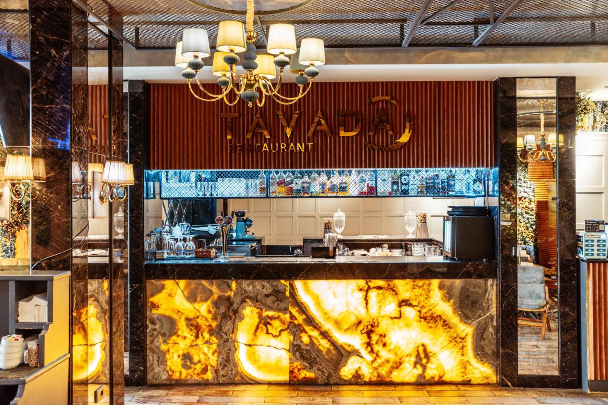 Theatrum Hotel Bakoe Buitenkant foto The bar at the restaurant