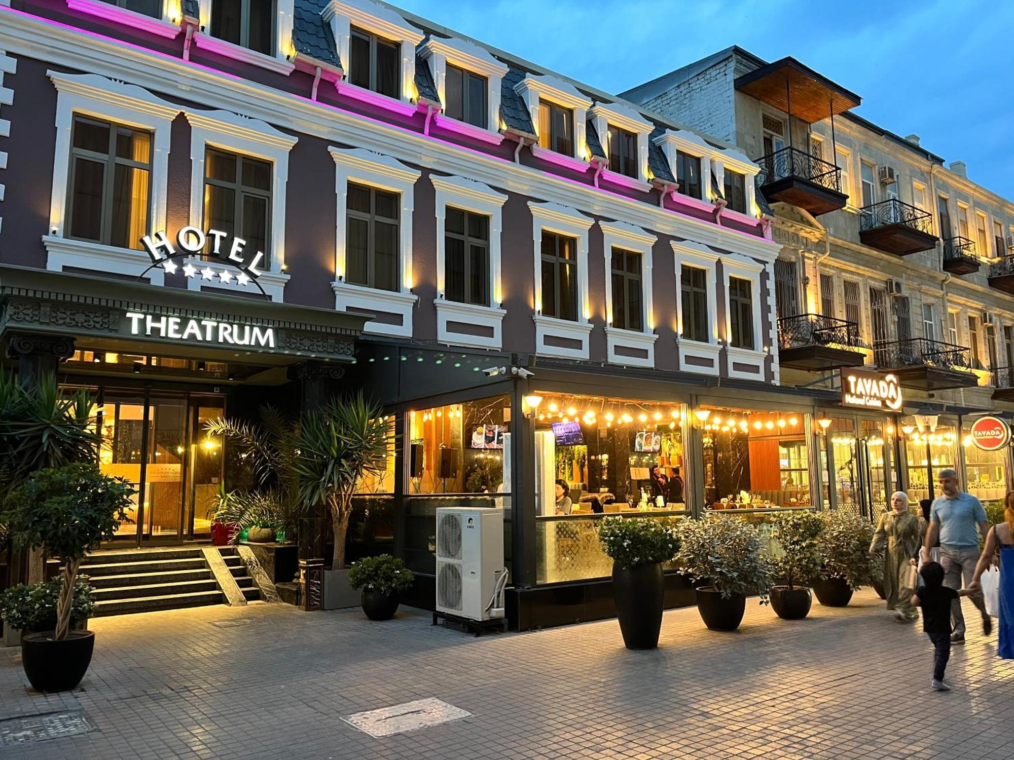 Theatrum Hotel Bakoe Buitenkant foto Theatrium Hotel