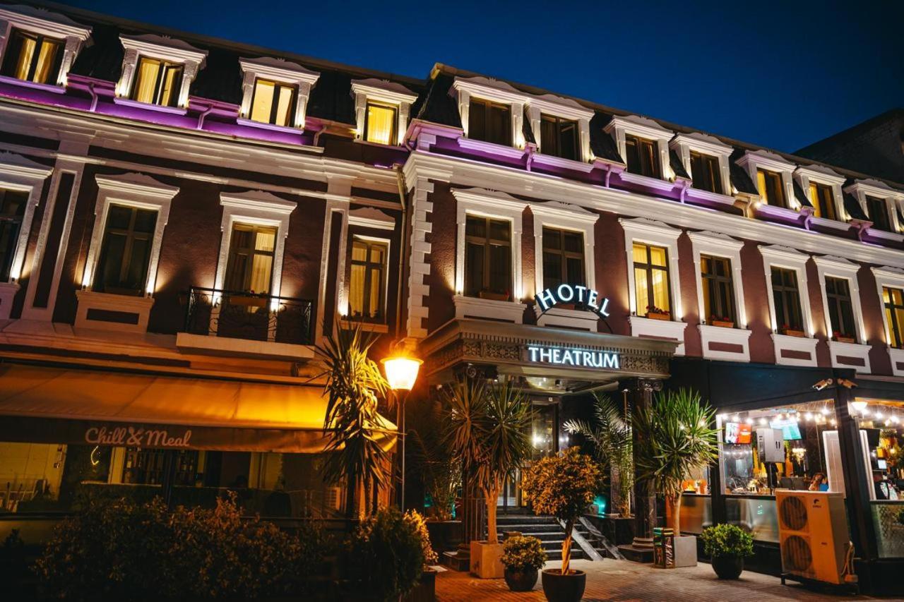 Theatrum Hotel Bakoe Buitenkant foto
