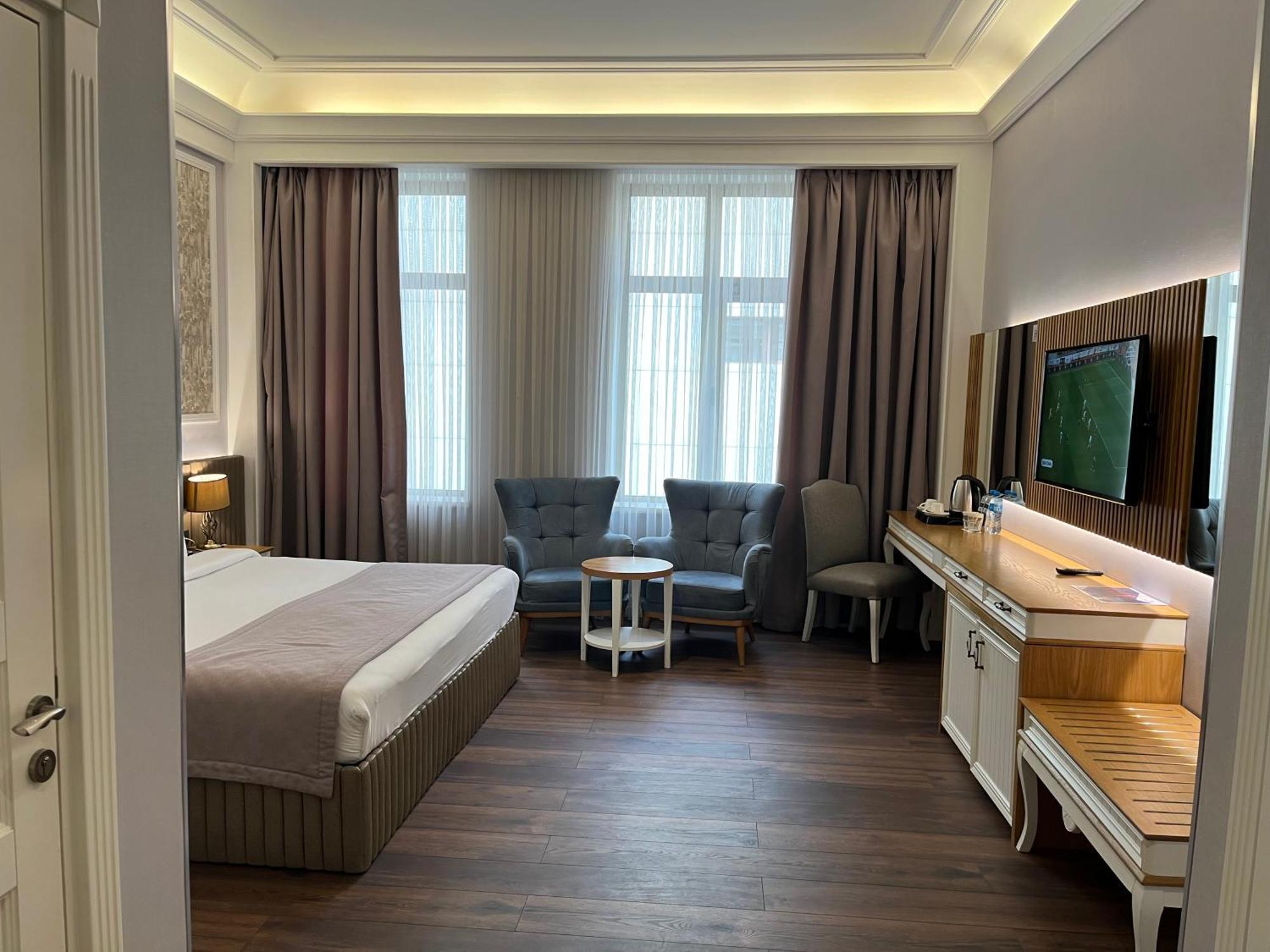 Theatrum Hotel Bakoe Buitenkant foto