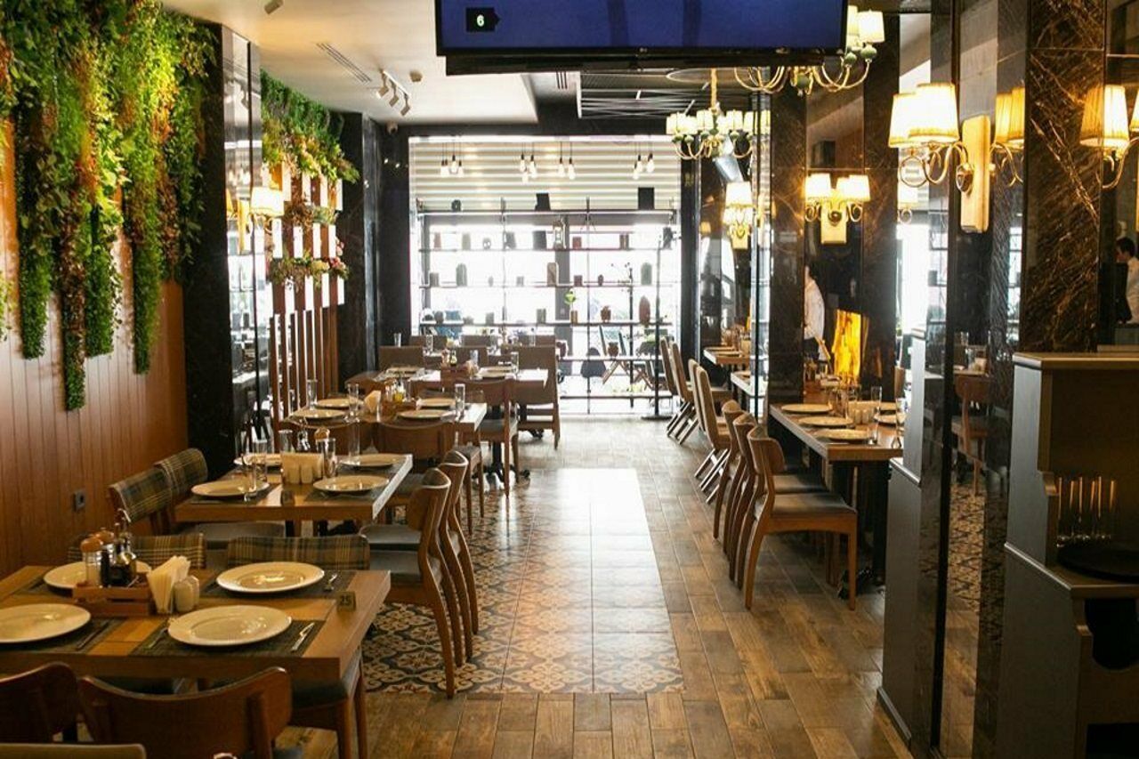 Theatrum Hotel Bakoe Buitenkant foto Restaurant in Madrid
